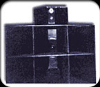 MONSTER est composé d'un haut-parleur à membrane souple de 76 cm de diamètre placé dans une caisse à compression de 640 litres arrière et 300 litres avant. Sur la partie avant est disposé un cône lourd de modulation de 2,40 m de long, 1,20 m de haut sur une ouverture de 1,70 m. Ainsi parfaitement formées et modulées, sans génération de fréquences parallèles, les ondes de basses et d'infra basses sont portées à très longue distance avec une qualité optimum